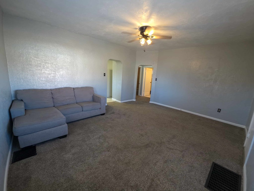 321 W 7th St 2 Beds House for Rent - Photo Gallery 11
