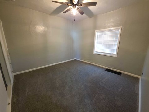321 W 7Th St 2 Beds Apartment for Rent