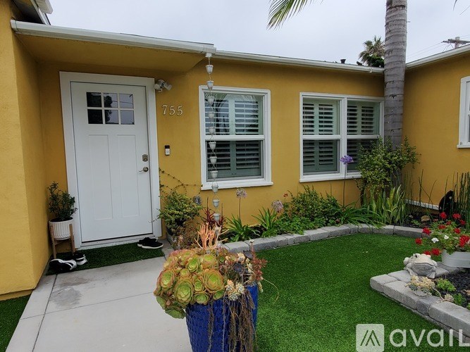 755 2nd Street 3 Beds Single Family Home for Rent - Photo Gallery 1