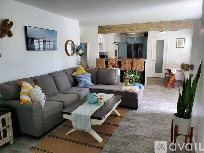 755 2nd Street 3 Beds Single Family Home for Rent - Photo Gallery 9