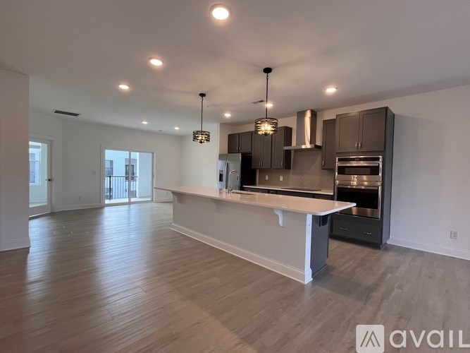 1204 S Person Street Unit 201 3 Beds Single Family Home for Rent - Photo Gallery 5