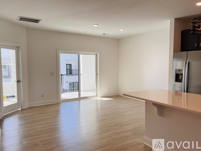 1204 S Person Street Unit 201 3 Beds Single Family Home for Rent - Photo Gallery 6