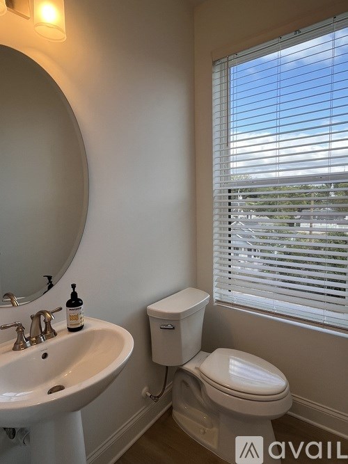 1204 S Person Street Unit 201 3 Beds Single Family Home for Rent - Photo Gallery 10