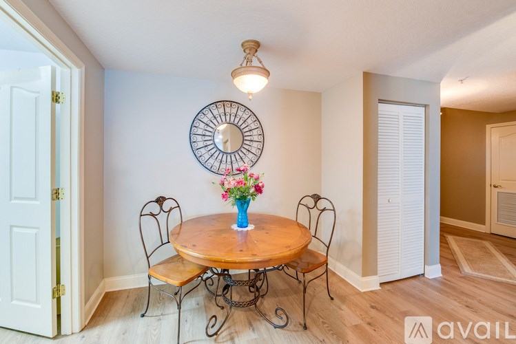 A dining room with a round table and chairs.