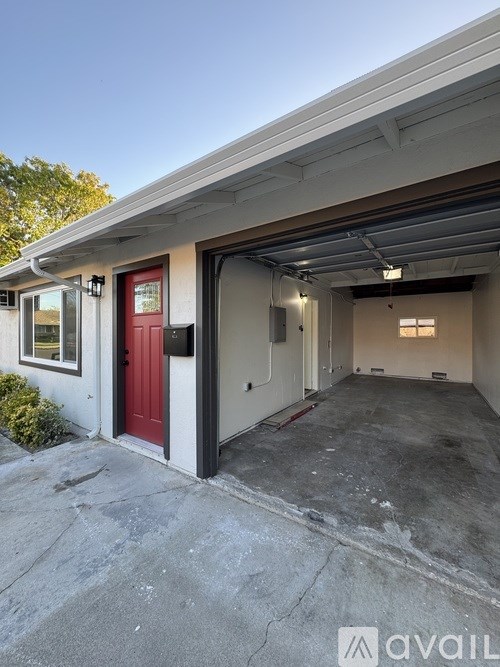 1464 Locust Street 2 Beds Single Family Home for Rent - Photo Gallery 2