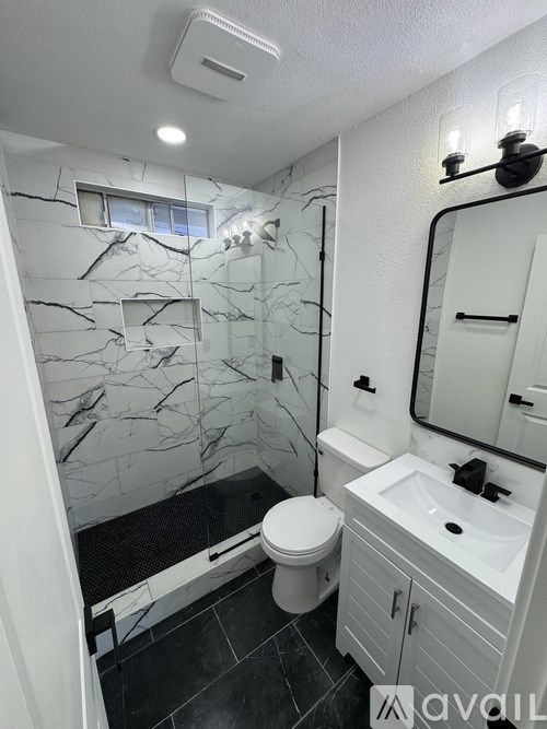 1464 Locust Street 2 Beds Single Family Home for Rent - Photo Gallery 6