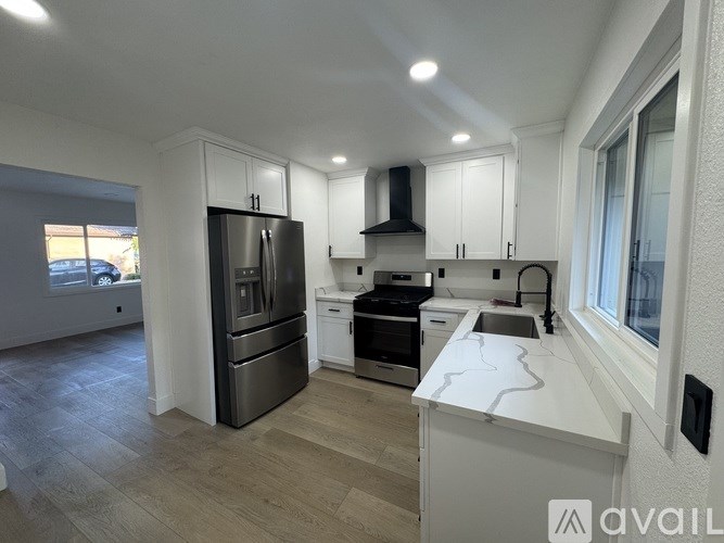 1464 Locust Street 2 Beds Single Family Home for Rent - Photo Gallery 7