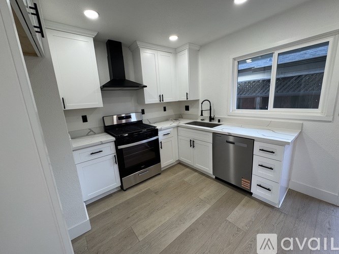 1464 Locust Street 2 Beds Single Family Home for Rent - Photo Gallery 8