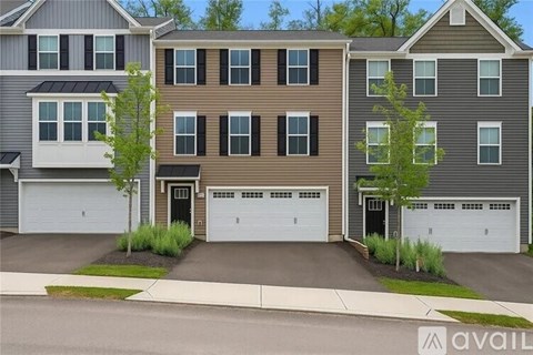 484 Greenwood Dr 3 Beds Apartment for Rent