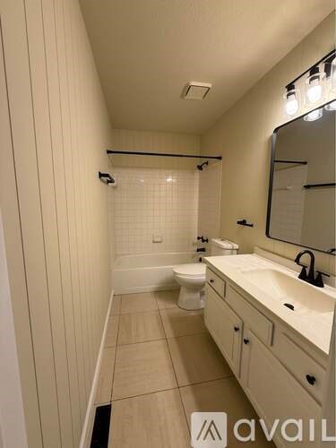 6735 South 153rd Circle 3 Beds Single Family Home for Rent - Photo Gallery 10