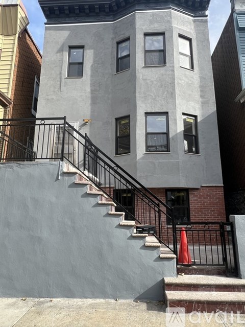 1828 Hunt Ave 4 Beds Apartment for Rent