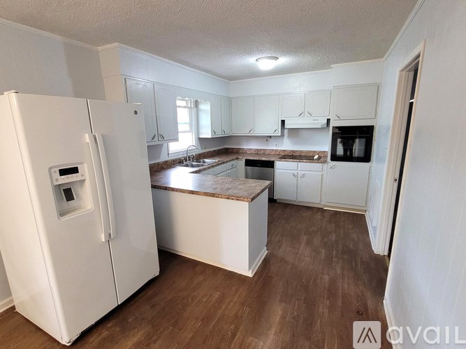 2201 Windcrest Dr 4 Beds Single Family Home for Rent - Photo Gallery 3