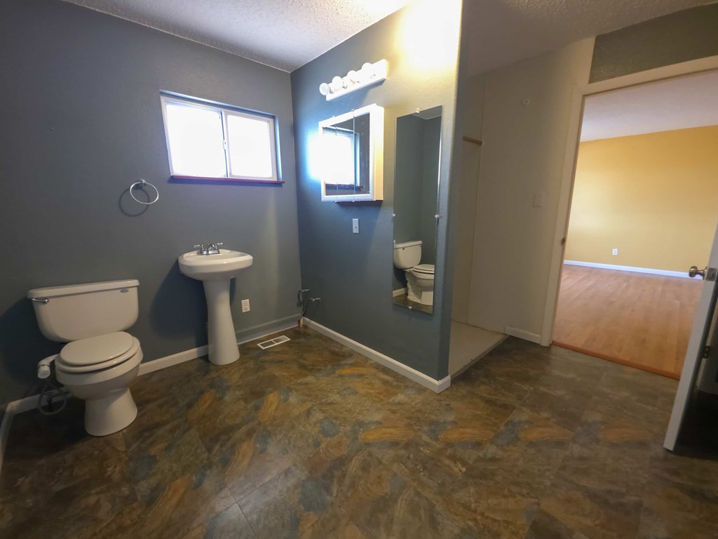 107 Stout Ave 2 Beds House for Rent - Photo Gallery 4