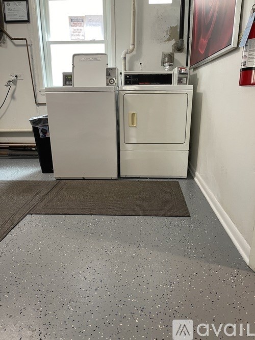 4338 Warren Avenue 1 Bed Apartment for Rent - Photo Gallery 3