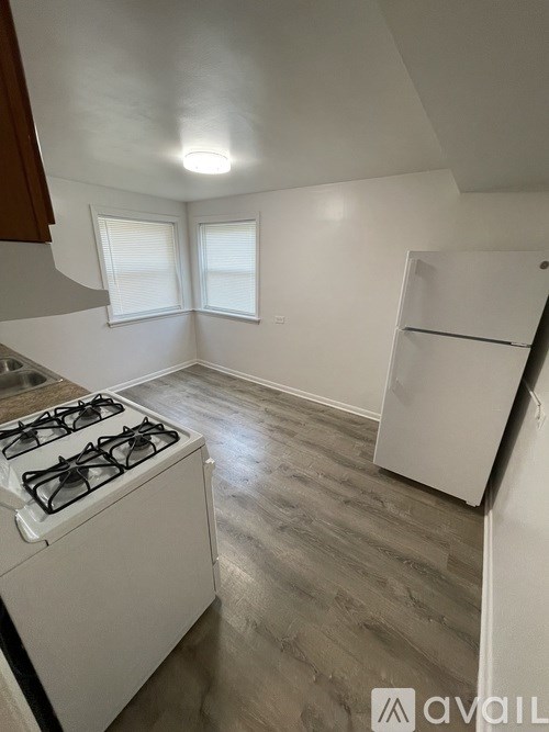 4338 Warren Avenue 1 Bed Apartment for Rent - Photo Gallery 7