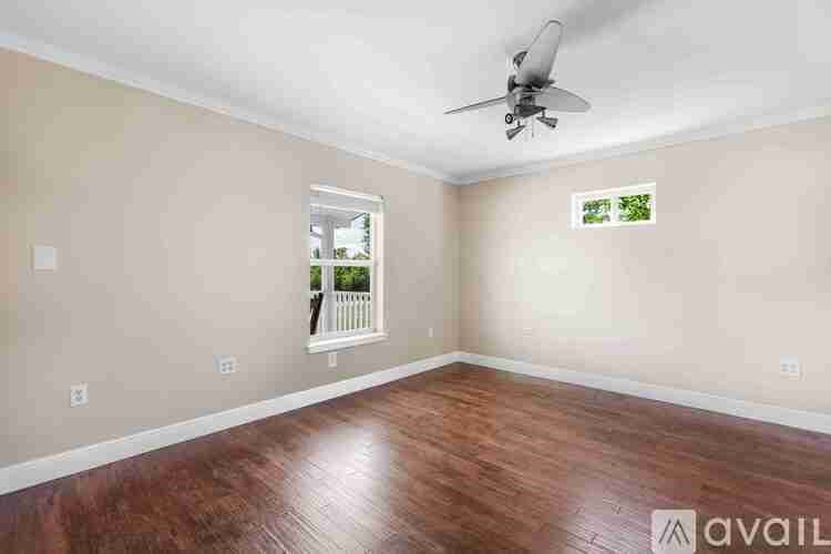 7211 Bay Crest Road 5 Beds Single Family Home for Rent - Photo Gallery 13