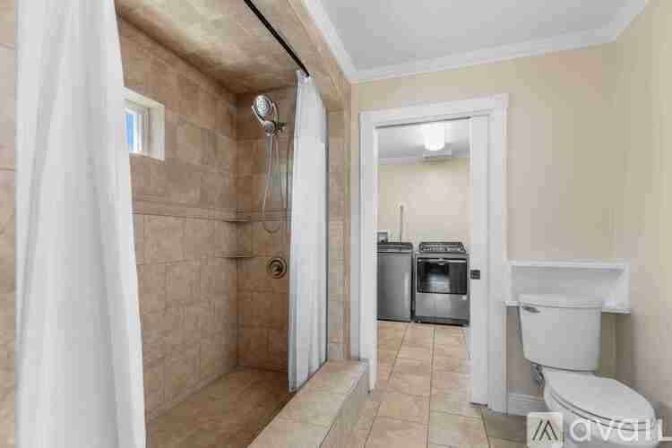 7211 Bay Crest Road 5 Beds Single Family Home for Rent - Photo Gallery 16