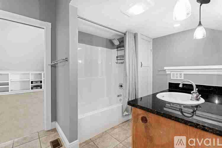 7211 Bay Crest Road 5 Beds Single Family Home for Rent - Photo Gallery 22