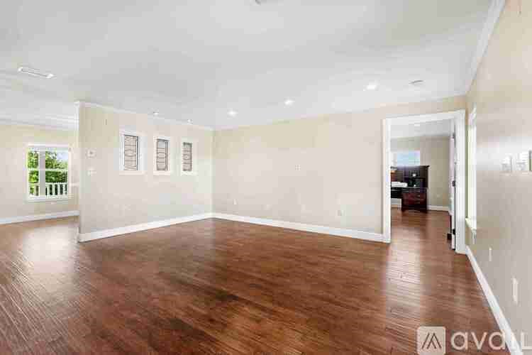 7211 Bay Crest Road 5 Beds Single Family Home for Rent - Photo Gallery 27