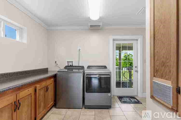 7211 Bay Crest Road 5 Beds Single Family Home for Rent - Photo Gallery 45