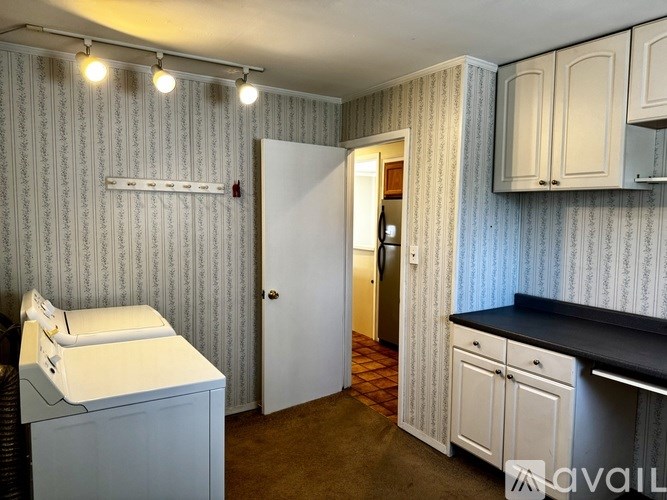 12 Elves Lane 3 Beds Single Family Home for Rent - Photo Gallery 7