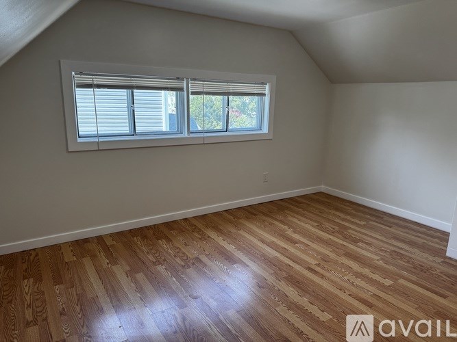 12 Elves Lane 3 Beds Single Family Home for Rent - Photo Gallery 9