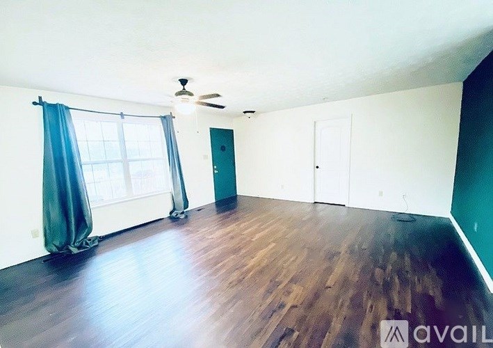 6037 Newington Ln 3 Beds Single Family Home for Rent - Photo Gallery 6