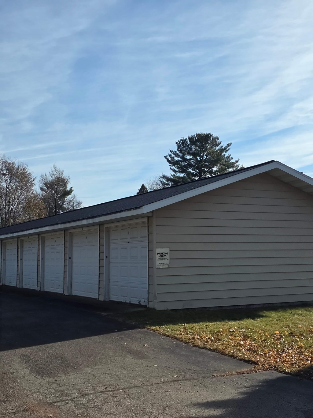 6003, 6005, 6007 Burns Street 1-2 Beds Apartment for Rent - Photo Gallery 9