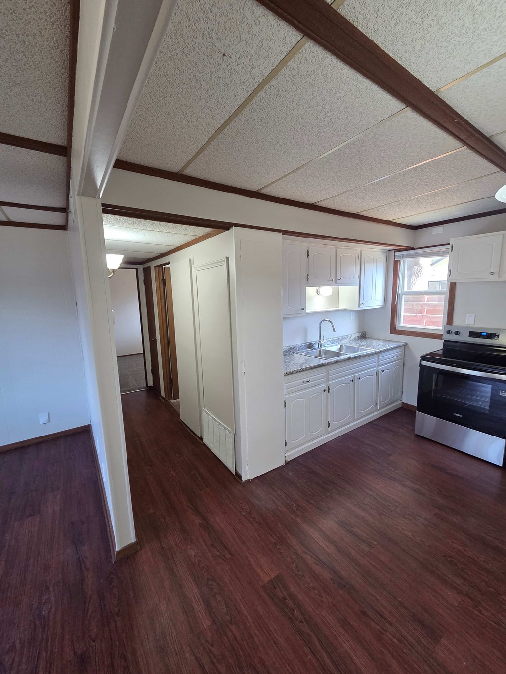 6003, 6005, 6007 Burns Street 1-2 Beds Apartment for Rent - Photo Gallery 5