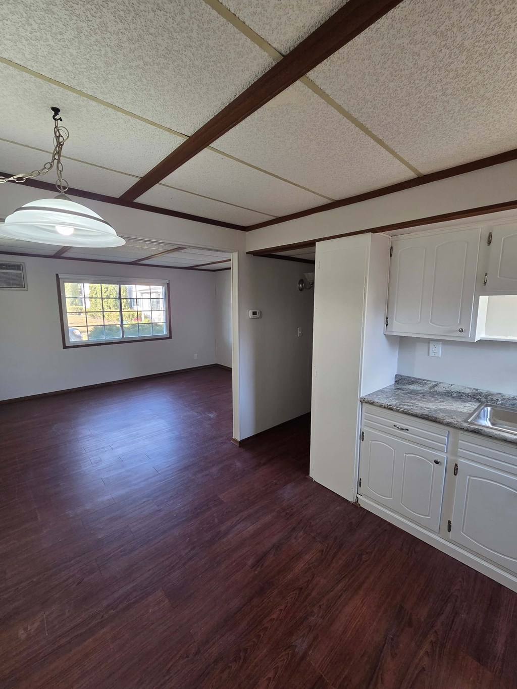 6003, 6005, 6007 Burns Street 1-2 Beds Apartment for Rent - Photo Gallery 2