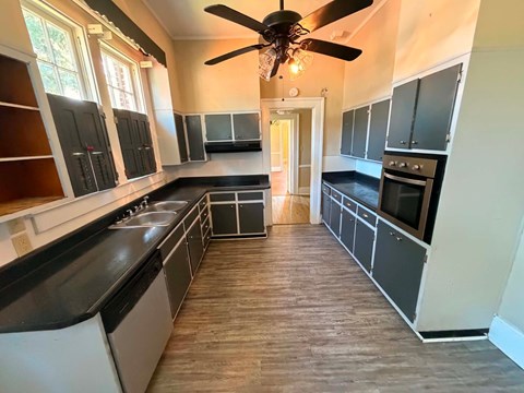 711 Park Place 3 Beds Apartment for Rent