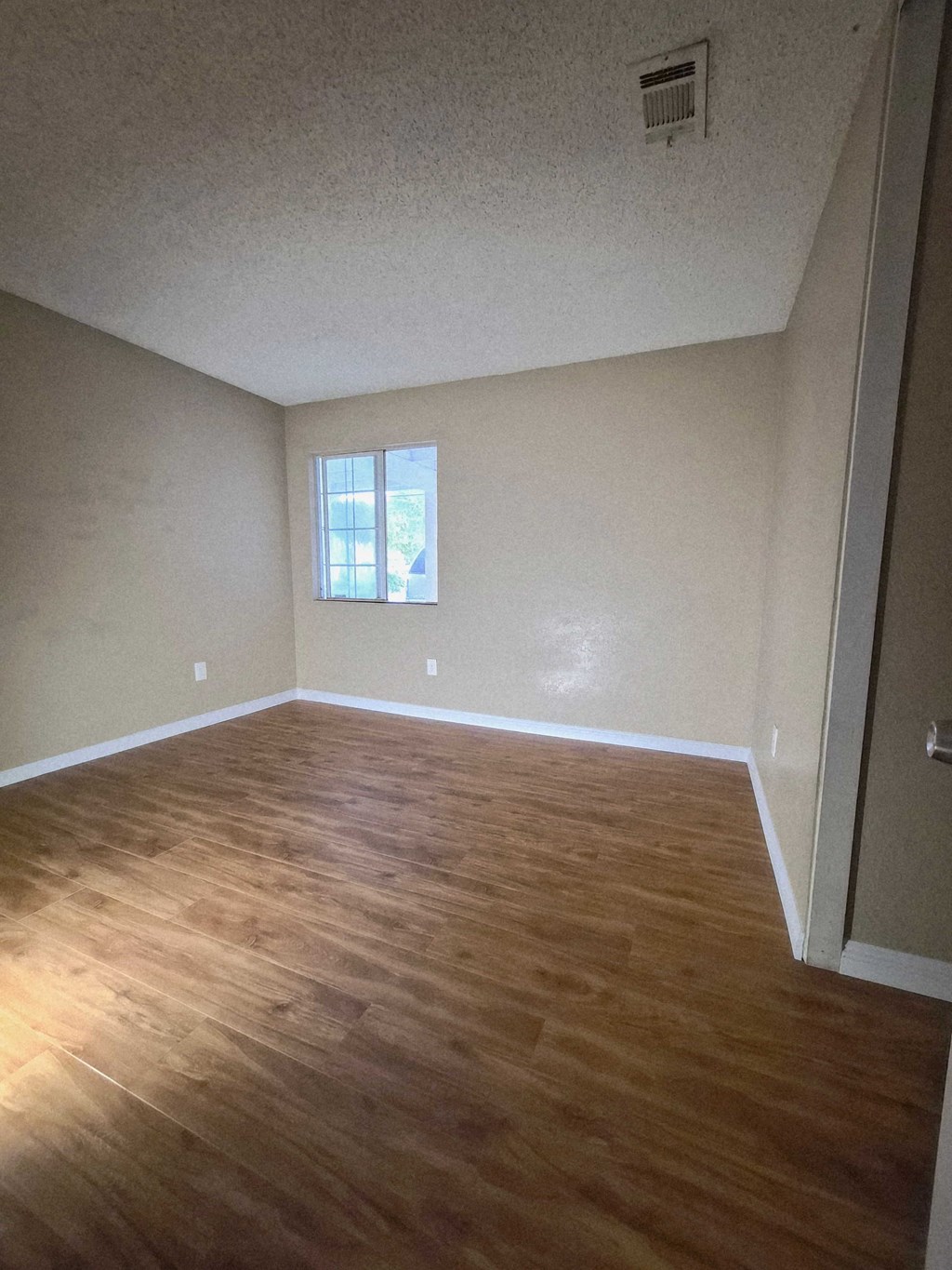 45565 King St 2 Beds House for Rent - Photo Gallery 1