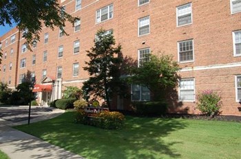2540 North Moreland Blvd. Studio-3 Beds Apartment for Rent - Photo Gallery 3