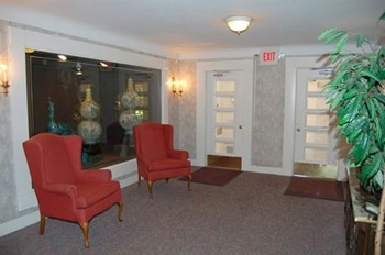 2540 North Moreland Blvd. Studio-3 Beds Apartment for Rent - Photo Gallery 5
