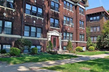 2741 Euclid Heights Blvd 1-2 Beds Apartment for Rent Photo Gallery 1
