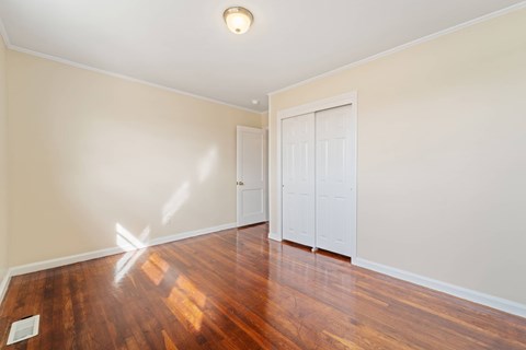 2272 Onslow Drive 2 Beds Apartment for Rent