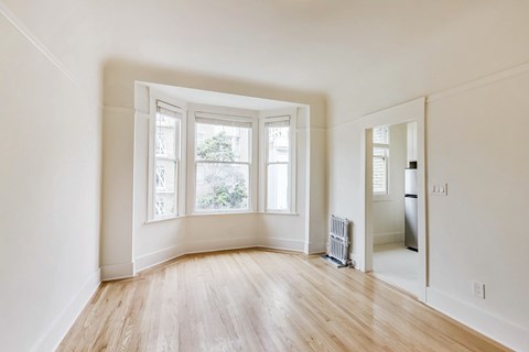 920 Leavenworth Street Studio Apartment for Rent - Photo Gallery 1