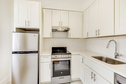 920 Leavenworth Street Studio Apartment for Rent - Photo Gallery 2