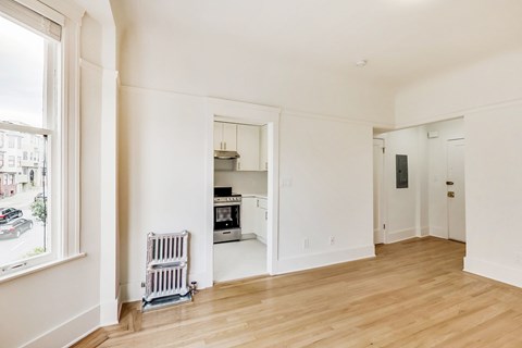 920 Leavenworth Street Studio Apartment for Rent - Photo Gallery 4