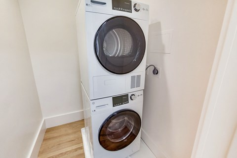 920 Leavenworth Street Studio Apartment for Rent - Photo Gallery 6