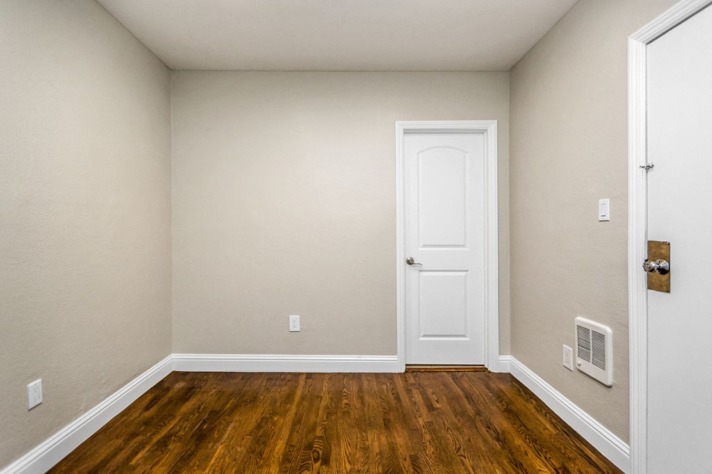 2385 FOLSOM Apartments