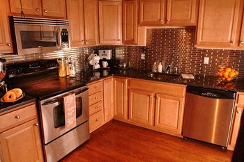 39 Maple Tree Avenue 2 Beds Apartment for Rent - Photo Gallery 3