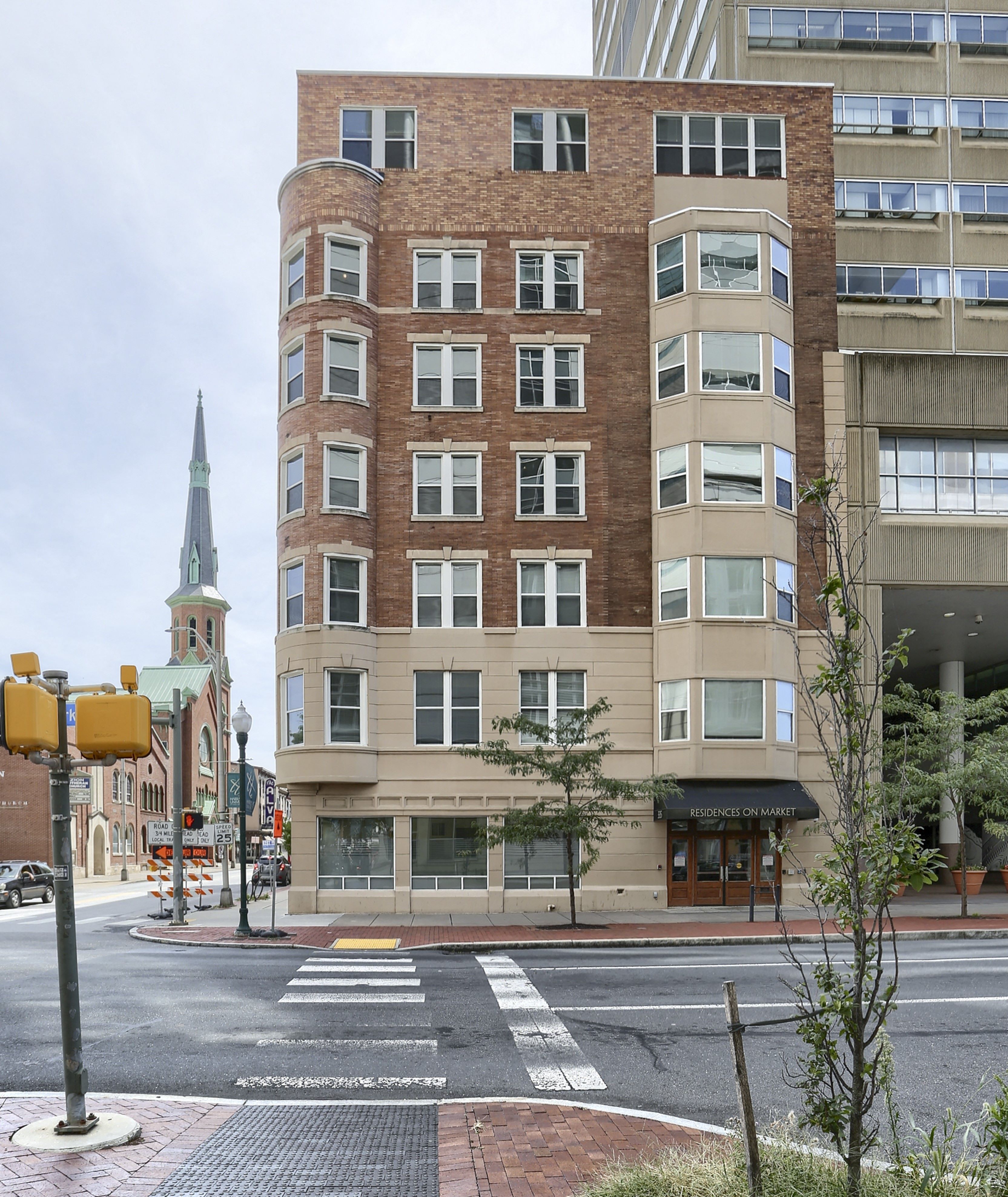 a tall building on the corner of a city street