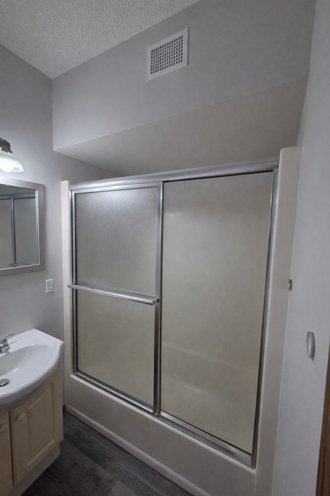 SLI-710  Genrich Street 2 Beds Apartment for Rent