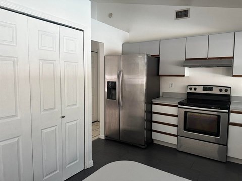 ELM - 2562 SW Kenilworth 3 Beds Apartment for Rent