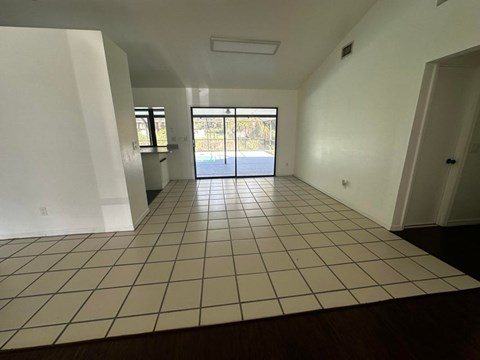 ELM - 2562 SW Kenilworth 3 Beds Apartment for Rent