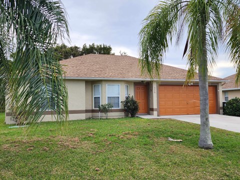 326 SW Ray Ave 3 Beds Apartment for Rent
