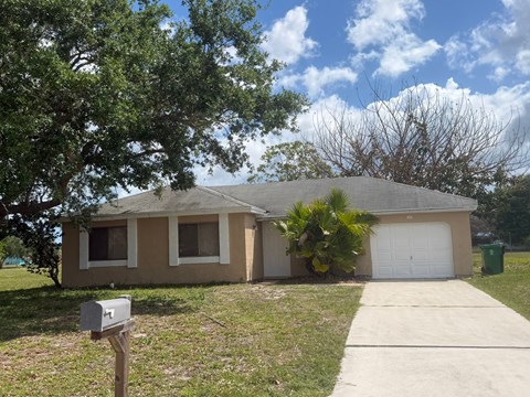 1131 SE Parrish Court 2 Beds Apartment for Rent