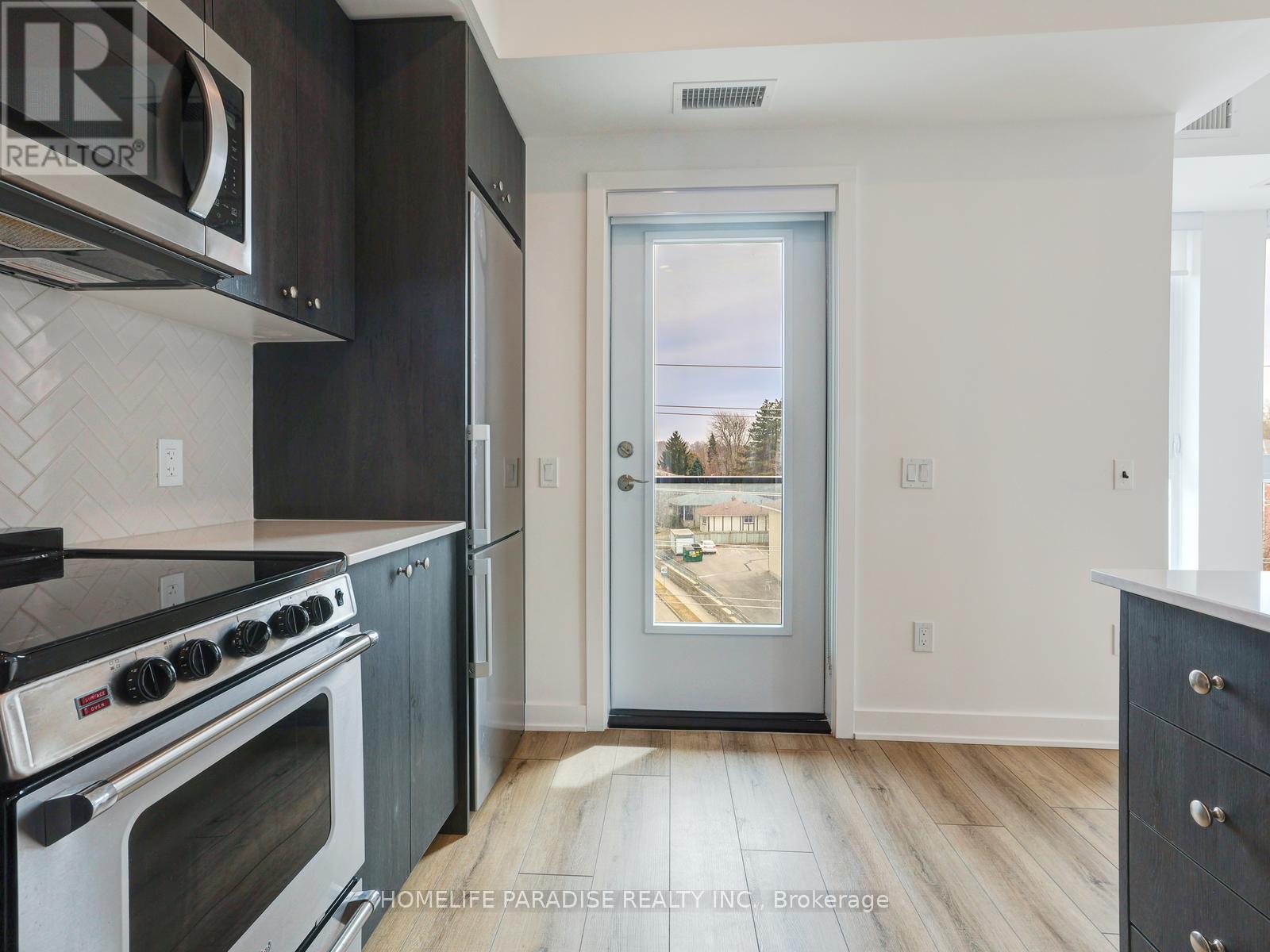 A floor plan for a two-bedroom, two-bath apartment measuring 709 square feet.