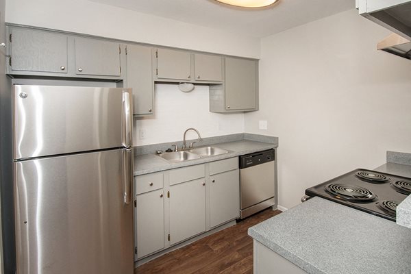 Sunset Canyon Apartments 2170 Thousand Oaks Dr San Antonio Tx Custom Cabinetry In Kitchen At Sunset Canyon San Antonio